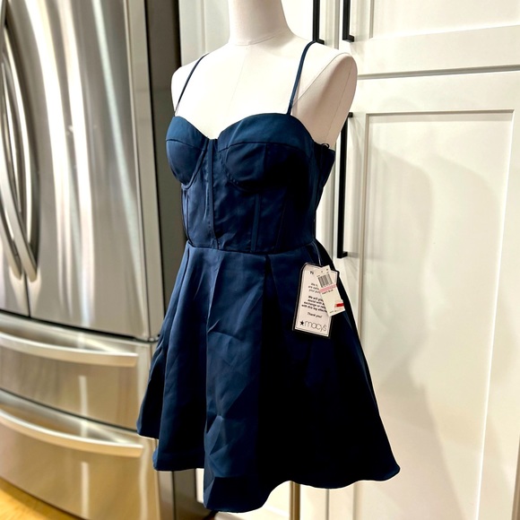 NWT B. Darlin Bustier Fit and Flair Dress with Side Pockets - Picture 2 of 10